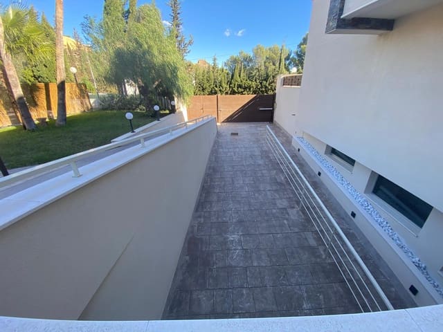 22 bedroom Business for sale in La Nucia Pueblo  , La Nucia - € 10,000,000 (Ref: 9419289)