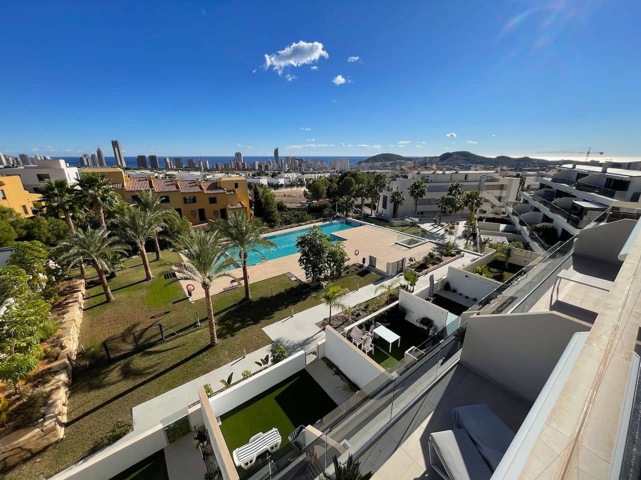 3 sypialnia Penthouse na sprzedaż w Finestrat z basenem garażem - 540 000 € (Ref: 9447078)