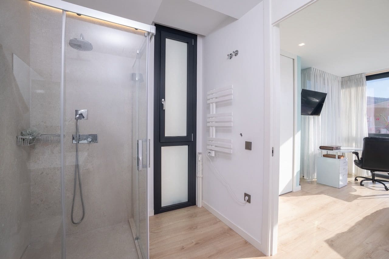 4 slaapkamer Villa te koop in Alfaz del Pi / L'Alfas del Pi met zwembad garage - € 1.675.000 (Ref: 9447231)