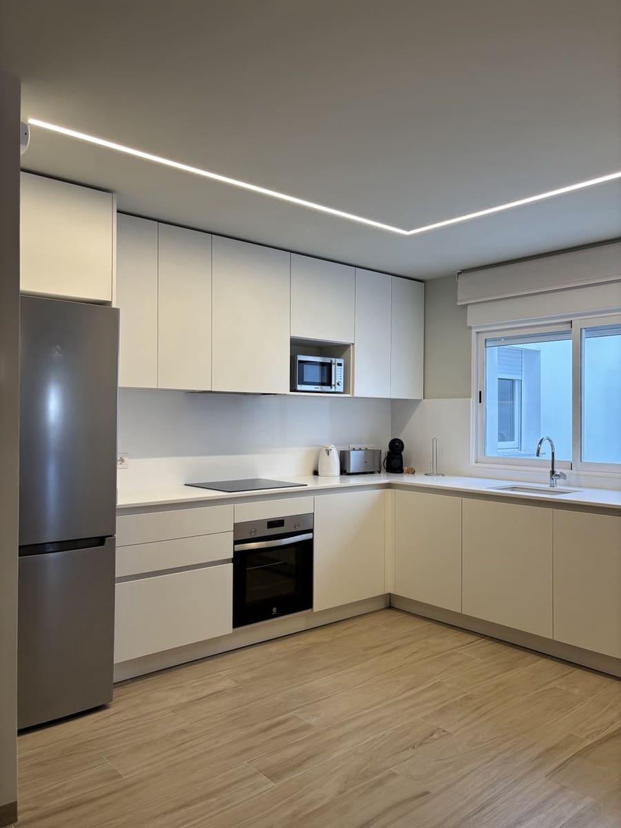 3 quarto Apartamento para arrendar em Alfaz del Pi / L'Alfas del Pi com piscina garagem - 1 800 € (Ref: 9452550)