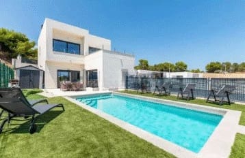 3 bedroom Villa for rent in Alfaz del Pi / L'Alfas del Pi with pool garage - € 2,500 (Ref: 9462867)