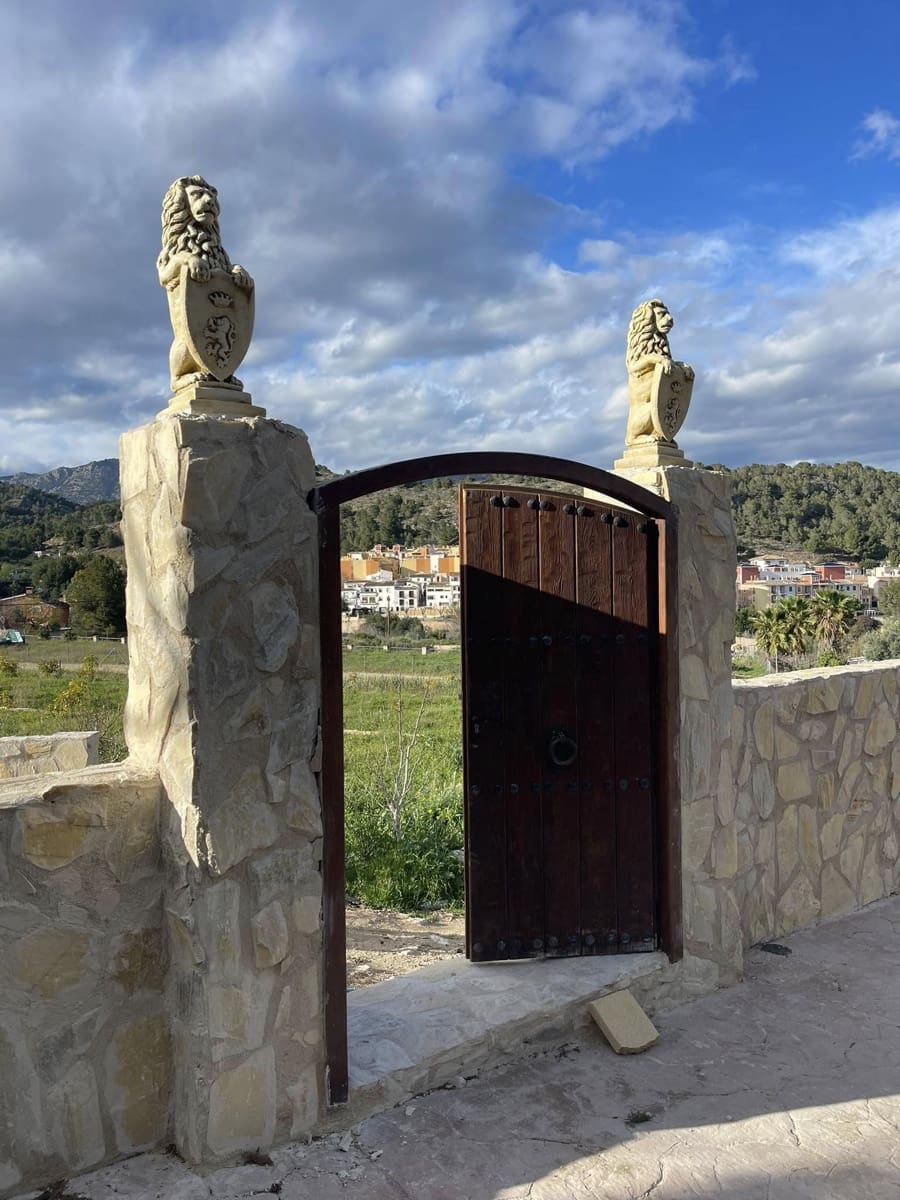 4 soveværelse Finca/Landehus til salg i Polop med swimmingpool garage - € 2.000.000 (Ref: 9495595)