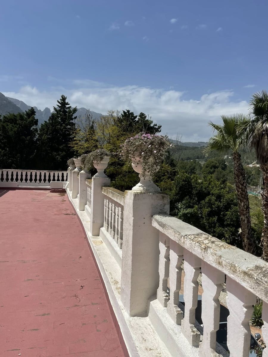 4 soveværelse Finca/Landehus til salg i Polop med swimmingpool garage - € 2.000.000 (Ref: 9495595)