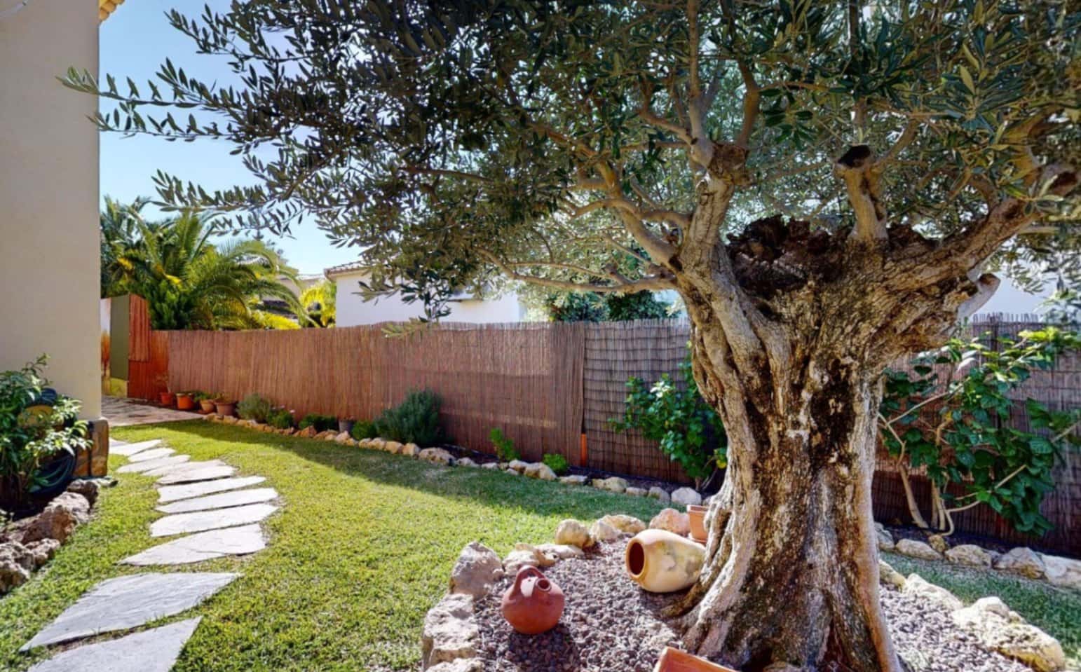 2 soveværelse Villa til salg i Oliva med garage - € 730.000 (Ref: 9523489)