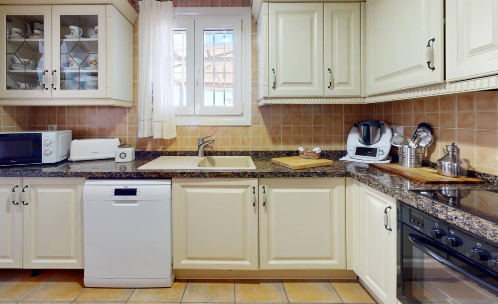 2 soveværelse Villa til salg i Oliva med garage - € 730.000 (Ref: 9523489)