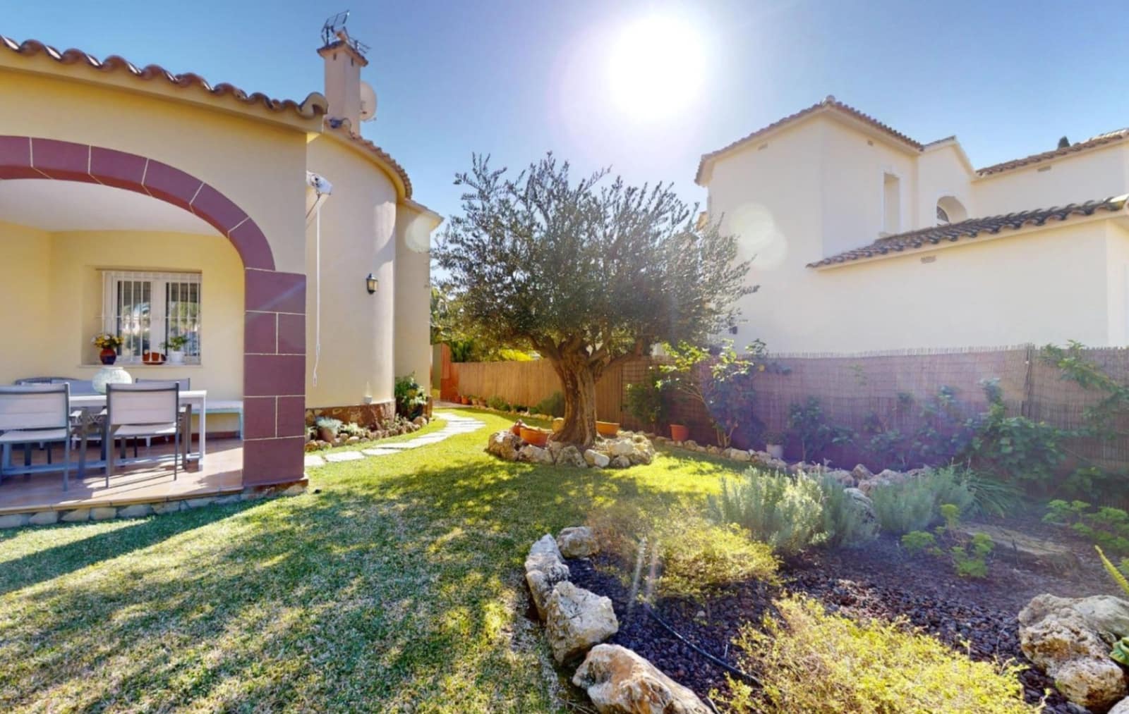 2 soveværelse Villa til salg i Oliva med garage - € 730.000 (Ref: 9523489)