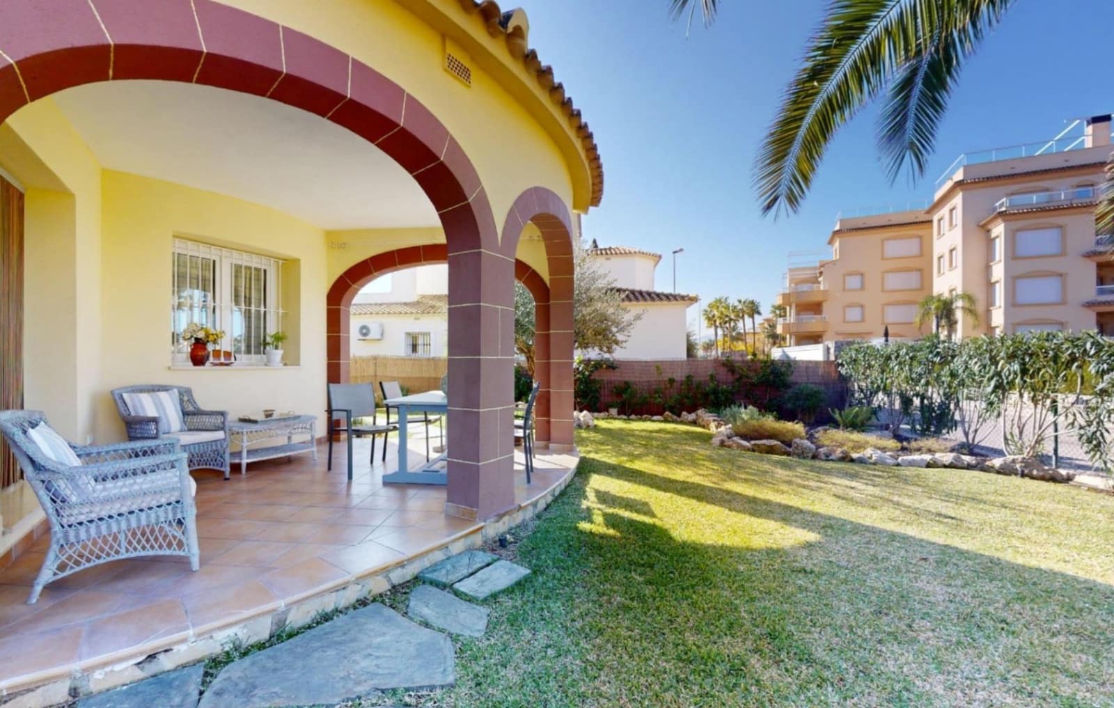 2 soveværelse Villa til salg i Oliva med garage - € 730.000 (Ref: 9523489)