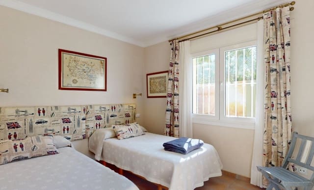 2 soveværelse Villa til salg i Oliva Nova, Oliva med garage - € 730.000 (Ref: 9523489)