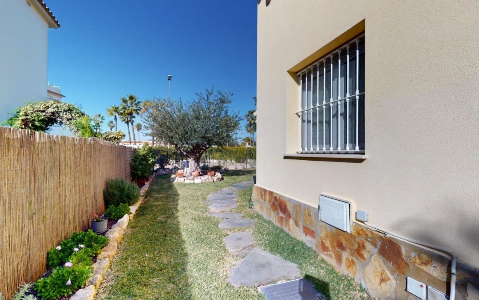 2 soveværelse Villa til salg i Oliva med garage - € 730.000 (Ref: 9523489)