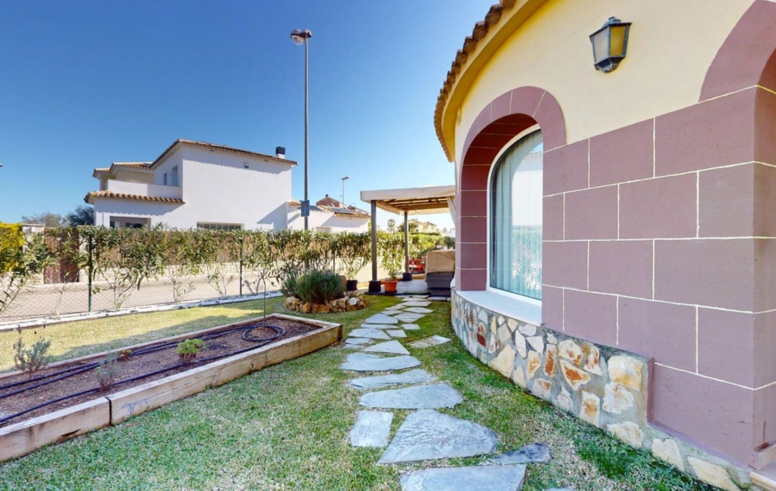 2 soveværelse Villa til salg i Oliva med garage - € 730.000 (Ref: 9523489)