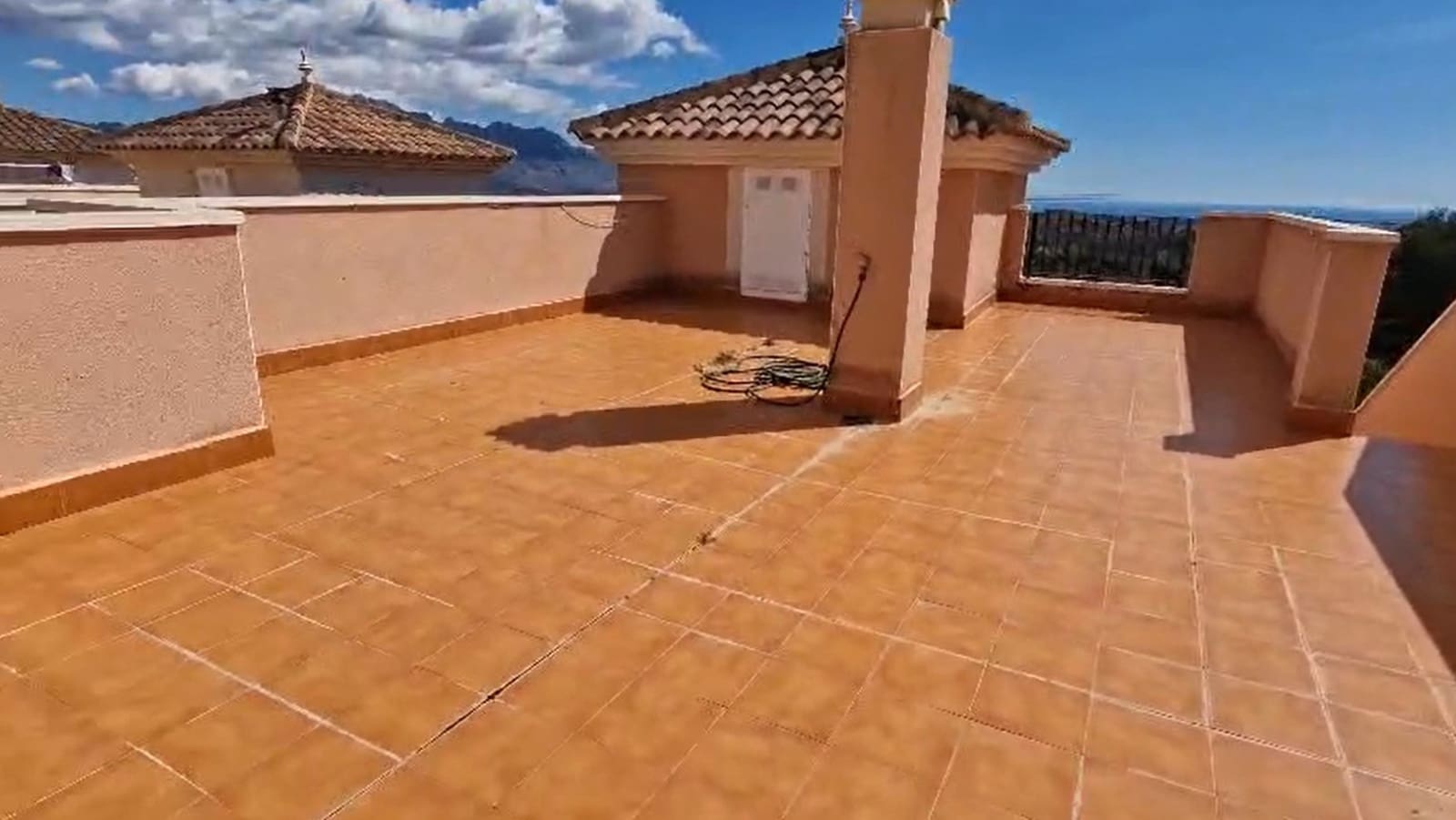 Pareado de 2 habitaciones en Polop en venta con piscina garaje - 299.500 € (Ref: 9539689)