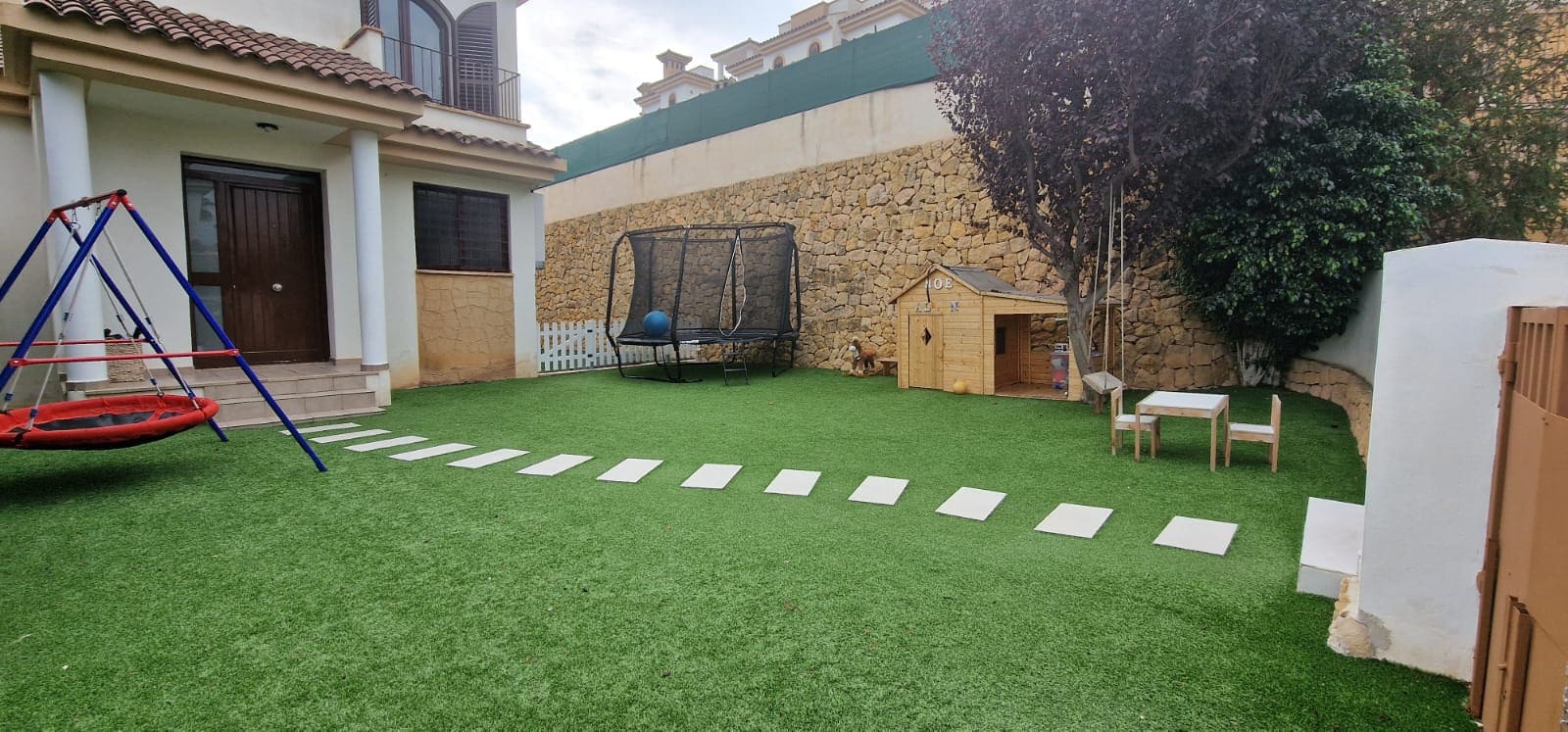 Adosado de 4 habitaciones en Polop en venta con piscina garaje - 399.000 € (Ref: 9539916)