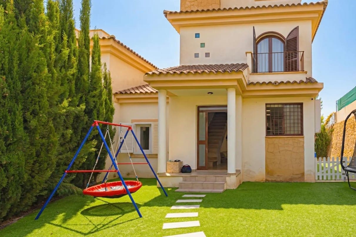 Adosado de 4 habitaciones en Polop en venta con piscina garaje - 399.000 € (Ref: 9539916)