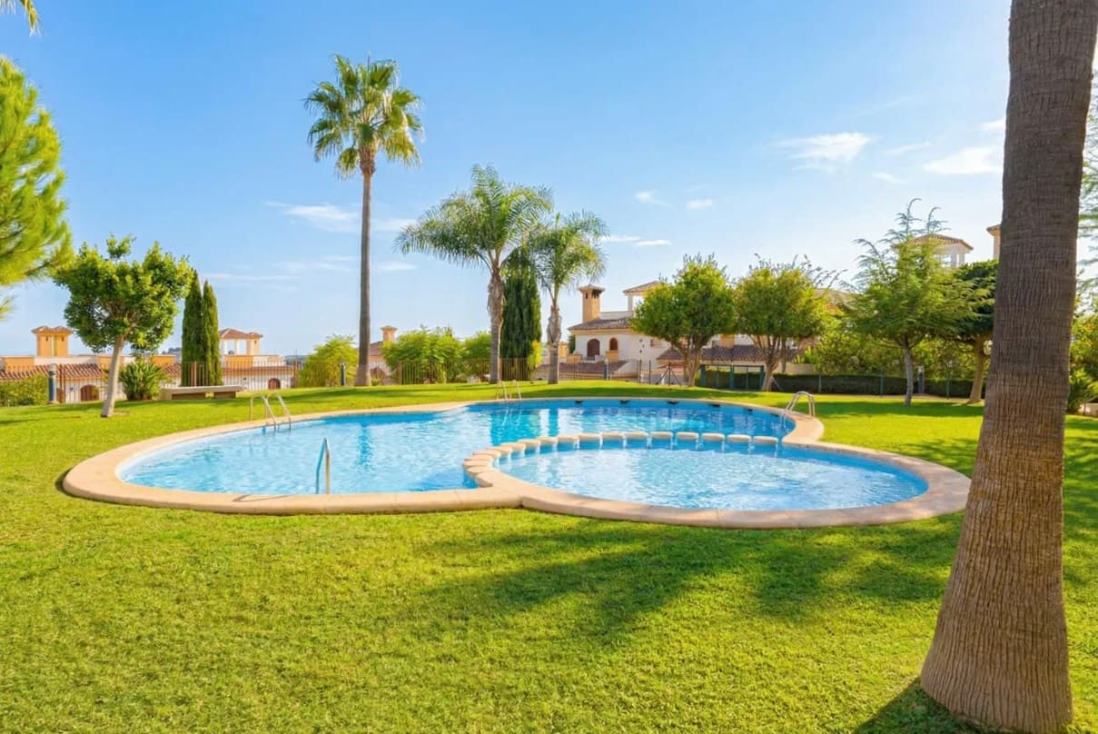 Adosado de 4 habitaciones en Polop en venta con piscina garaje - 399.000 € (Ref: 9539916)