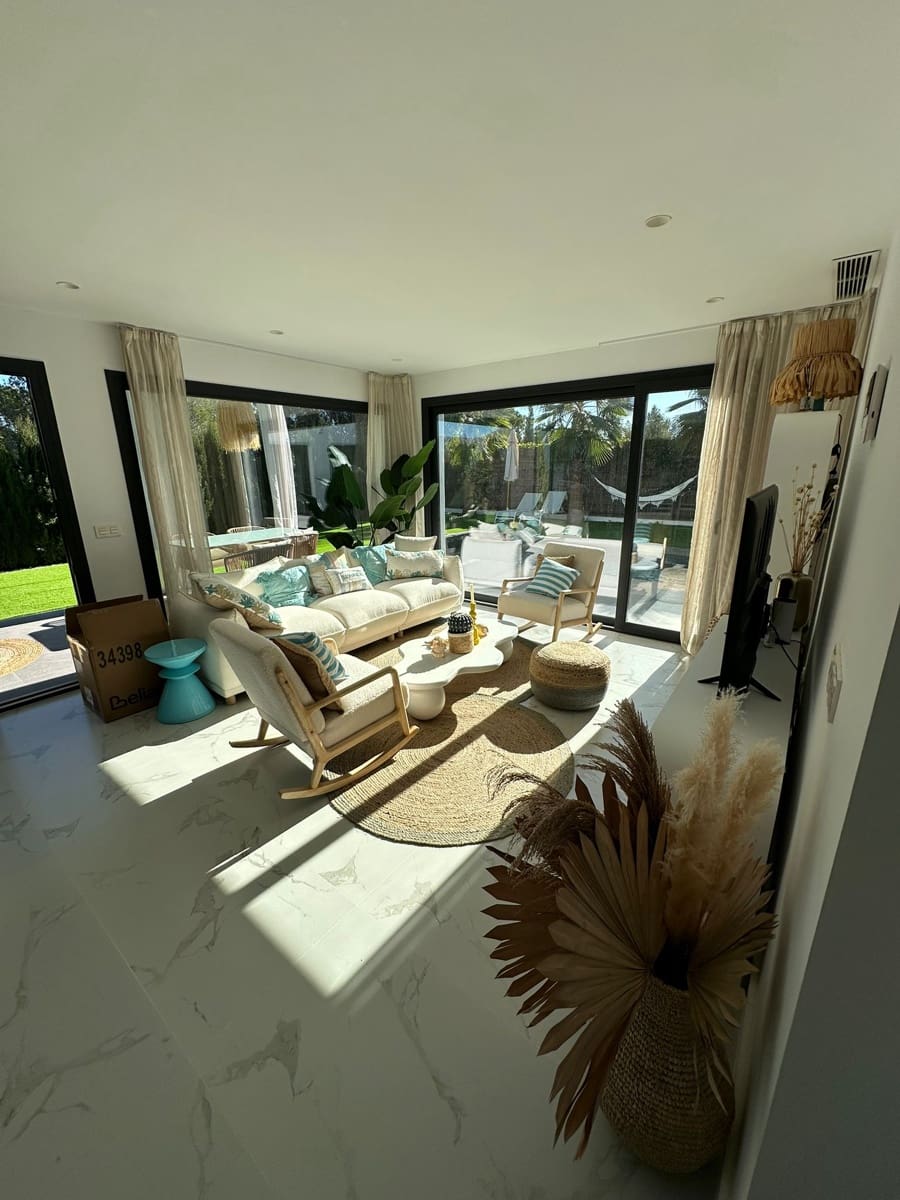 Chalet de 3 habitaciones en Polop en venta con piscina garaje - 695.000 € (Ref: 9547396)