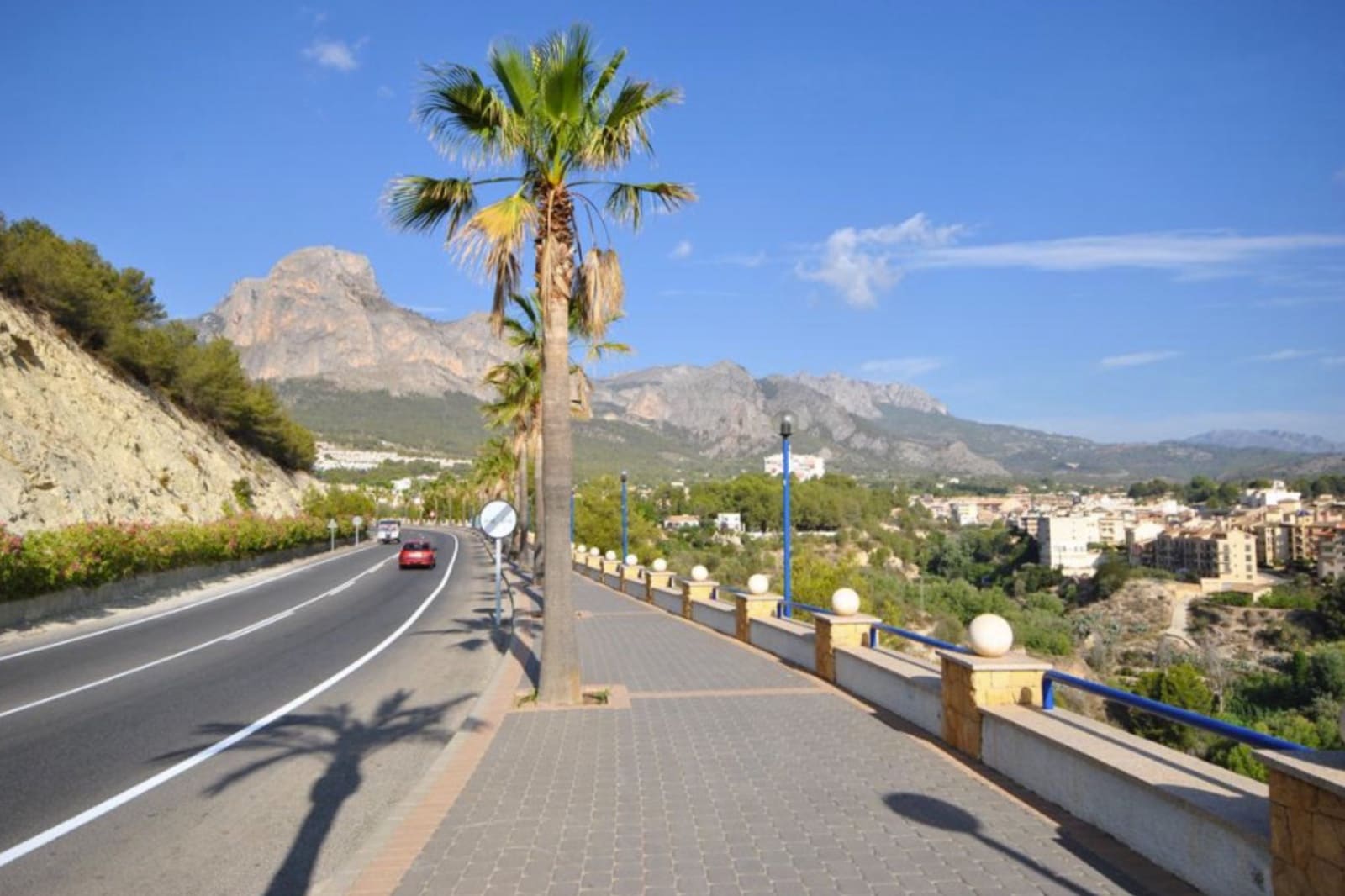 Chalet de 3 habitaciones en Polop en venta con piscina garaje - 515.000 € (Ref: 9549994)