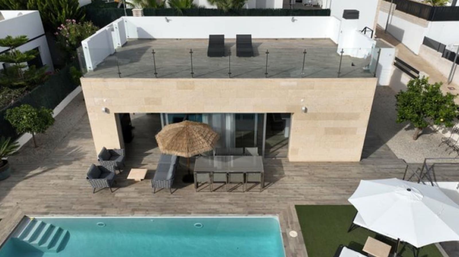 Chalet de 3 habitaciones en Polop en venta con piscina garaje - 515.000 € (Ref: 9549994)