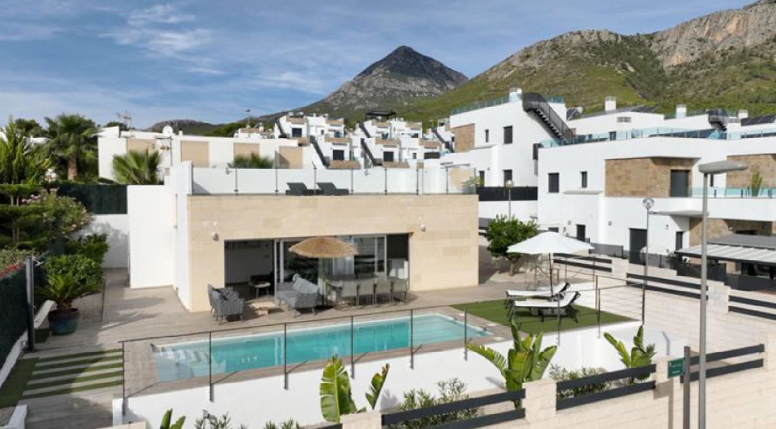 Chalet de 3 habitaciones en Polop en venta con piscina garaje - 515.000 € (Ref: 9549994)