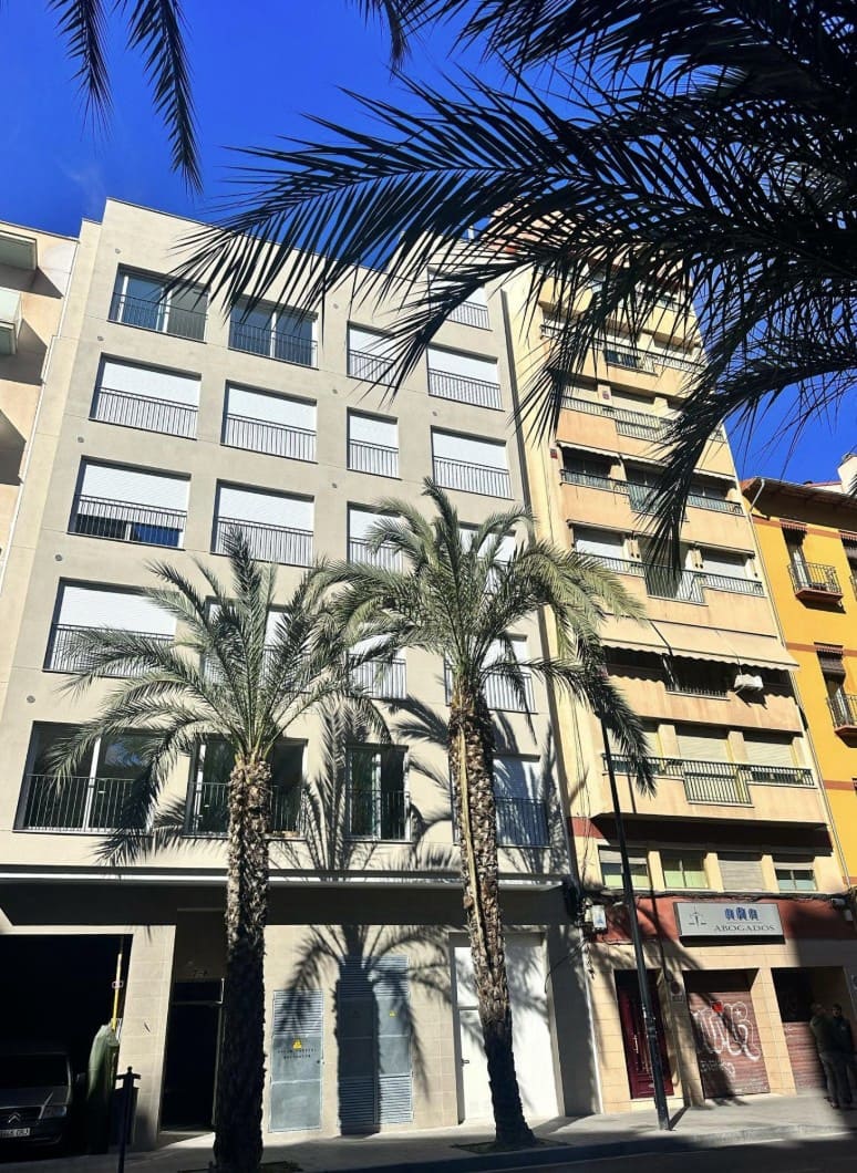 1 soverom Leilighet til salgs i Alicante by med svømmebasseng - € 245 000 (Ref: 9565706)