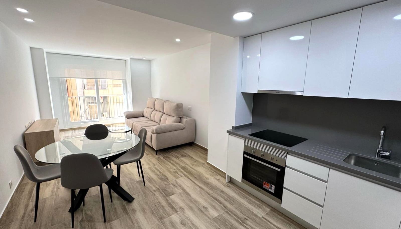 1 soverom Leilighet til salgs i Alicante by med svømmebasseng - € 245 000 (Ref: 9565706)