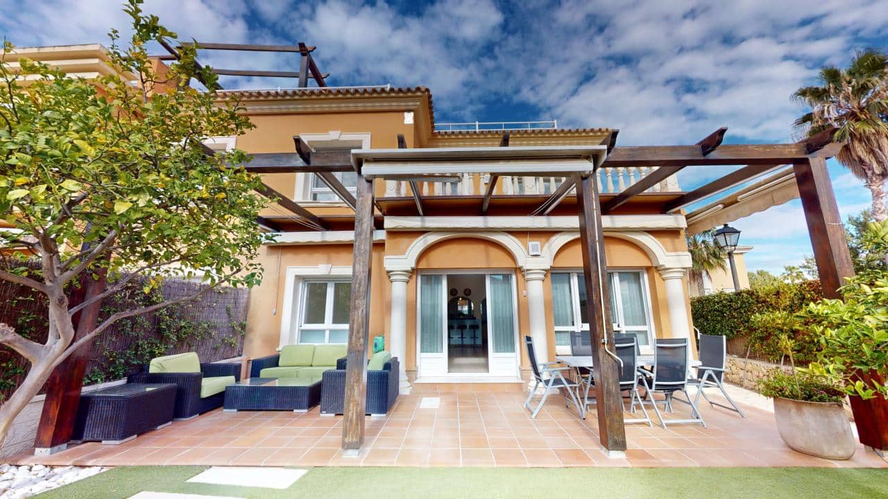 3 sovrum Radhus till salu i Oliva med pool garage - 535 000 € (Ref: 9570406)