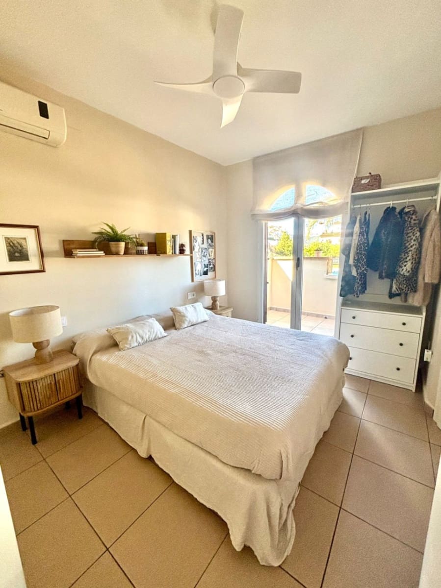 3 makuuhuone Rivitalo myytävänä paikassa Polop mukana uima-altaan 
autotalli - 319 000 € (Ref: 9626662)