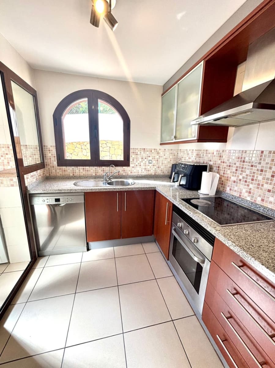 3 makuuhuone Rivitalo myytävänä paikassa Polop mukana uima-altaan 
autotalli - 319 000 € (Ref: 9626662)