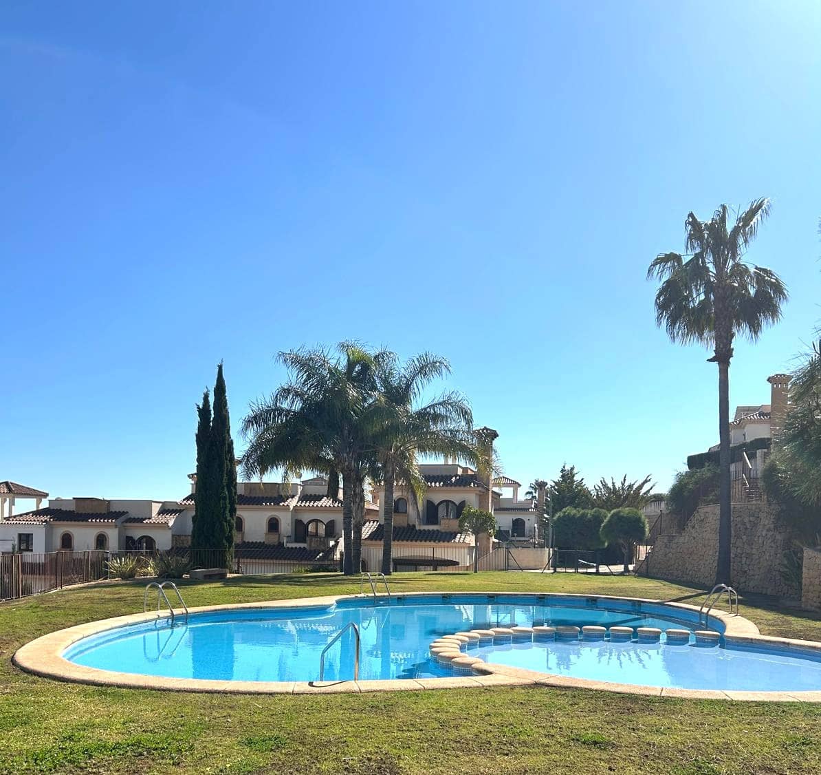 3 makuuhuone Rivitalo myytävänä paikassa Polop mukana uima-altaan 
autotalli - 319 000 € (Ref: 9626662)