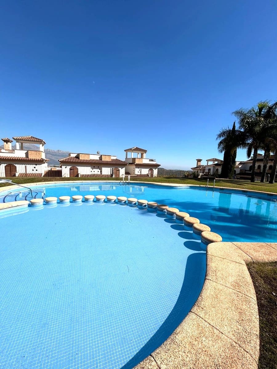 3 makuuhuone Rivitalo myytävänä paikassa Polop mukana uima-altaan 
autotalli - 319 000 € (Ref: 9626662)