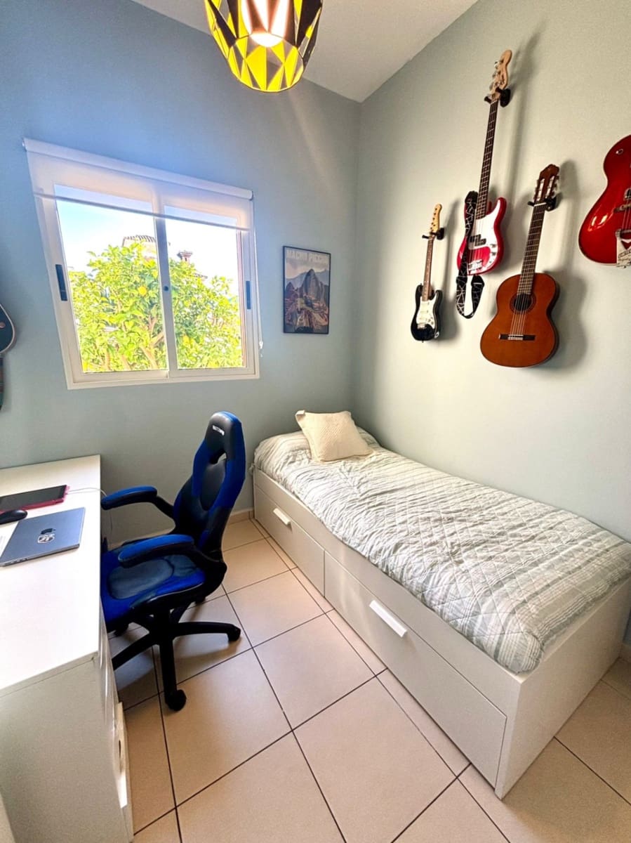 3 makuuhuone Rivitalo myytävänä paikassa Polop mukana uima-altaan 
autotalli - 319 000 € (Ref: 9626662)