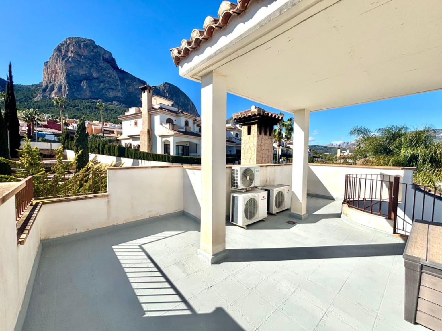 3 makuuhuone Rivitalo myytävänä paikassa Polop mukana uima-altaan 
autotalli - 319 000 € (Ref: 9626662)