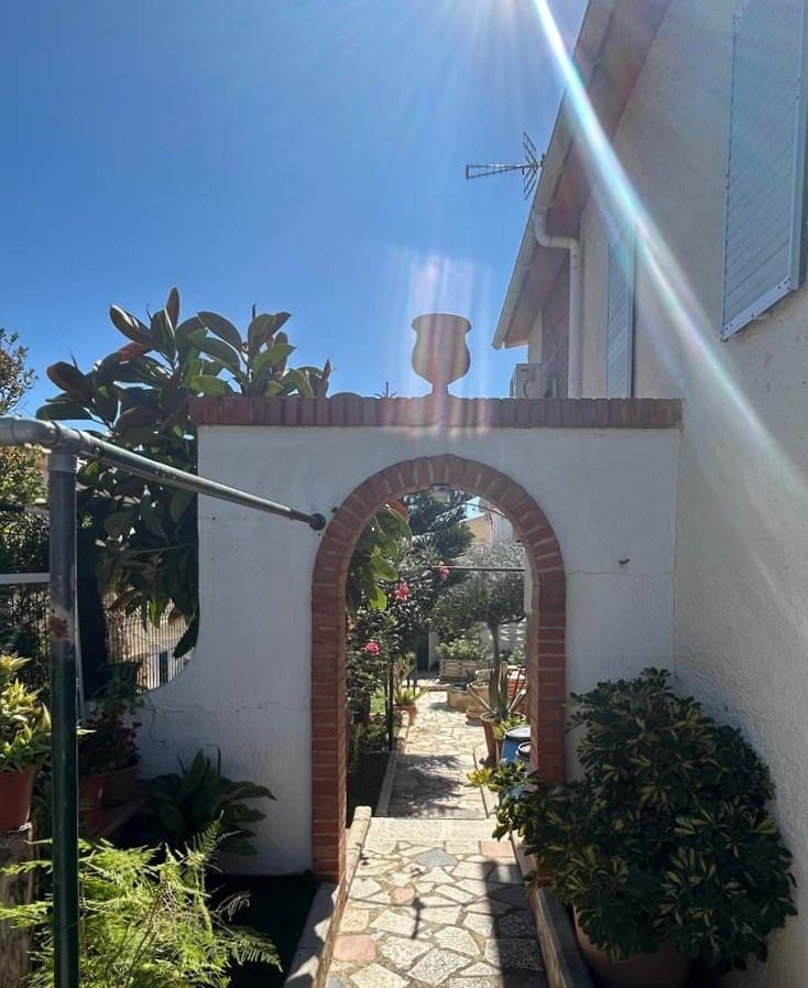 3 bedroom Villa for sale in La Nucia with garage - € 441,000 (Ref: 9634804)