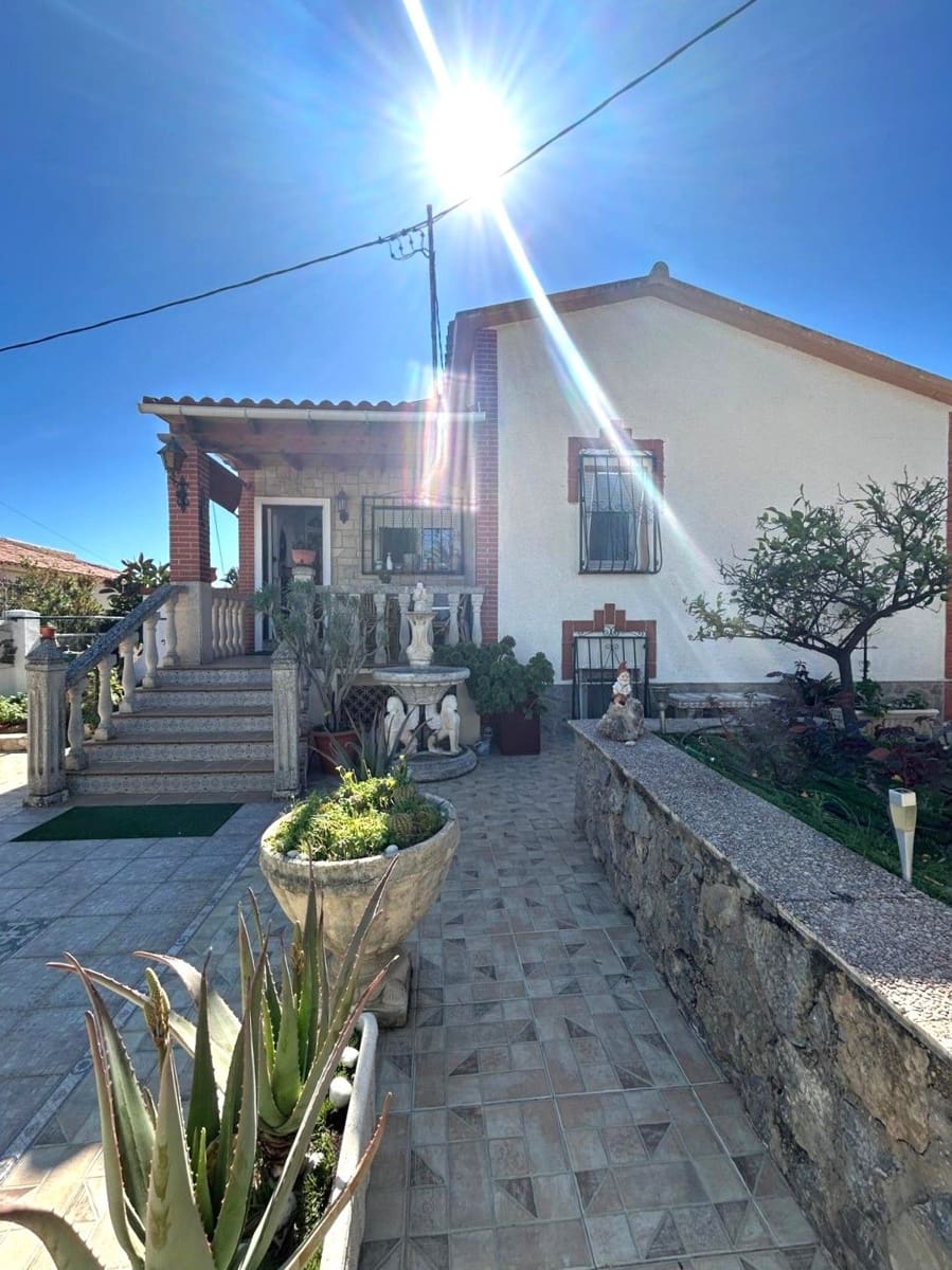 3 bedroom Villa for sale in La Nucia with garage - € 441,000 (Ref: 9634804)