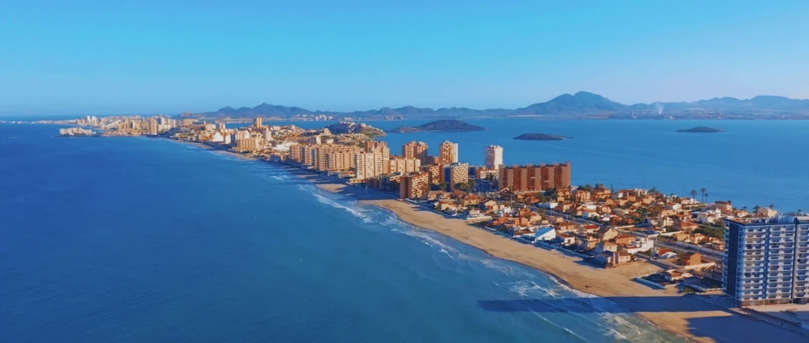 3 Zimmer Apartment zu verkaufen in La Manga del Mar Menor mit Pool - 240.052 € (Ref: 9643559)