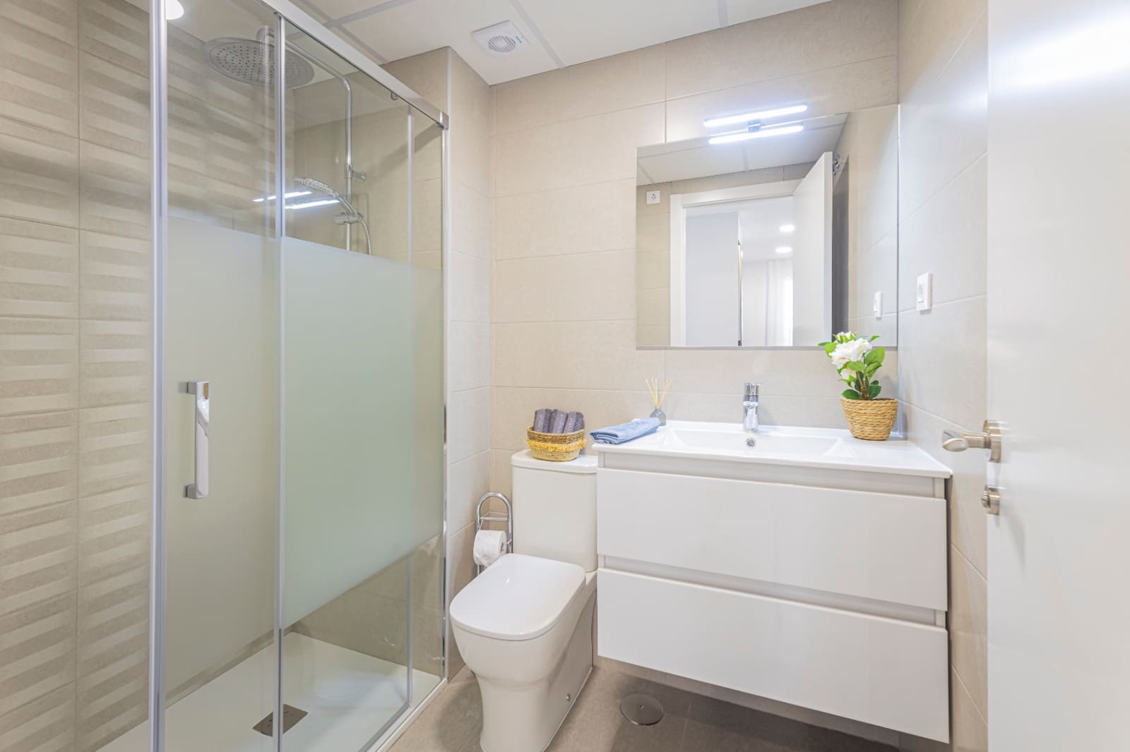 3 Zimmer Apartment zu verkaufen in La Manga del Mar Menor mit Pool - 240.052 € (Ref: 9643559)