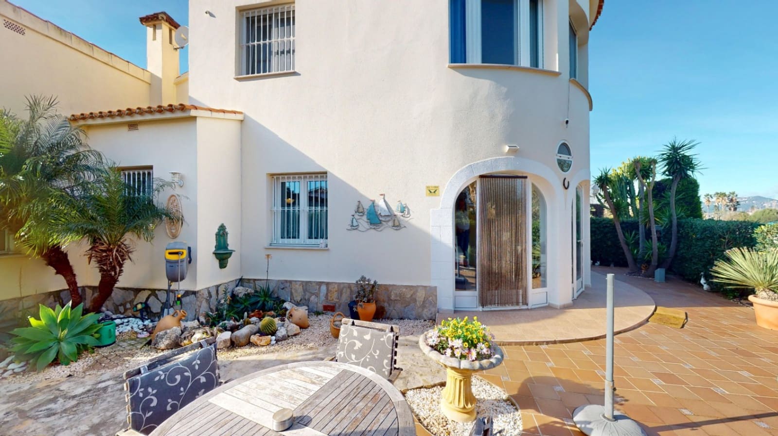 Chalet de 3 habitaciones en Oliva en venta con garaje - 495.000 € (Ref: 9646473)