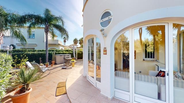 Chalet de 3 habitaciones en Oliva Nova, Oliva en venta con garaje - 495.000 € (Ref: 9646473)