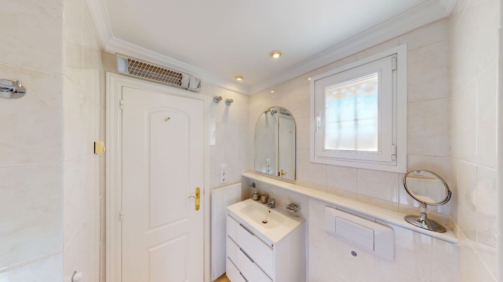 Chalet de 3 habitaciones en Oliva en venta con garaje - 495.000 € (Ref: 9646473)