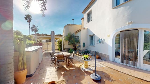 Chalet de 3 habitaciones en Oliva Nova, Oliva en venta con garaje - 495.000 € (Ref: 9646473)