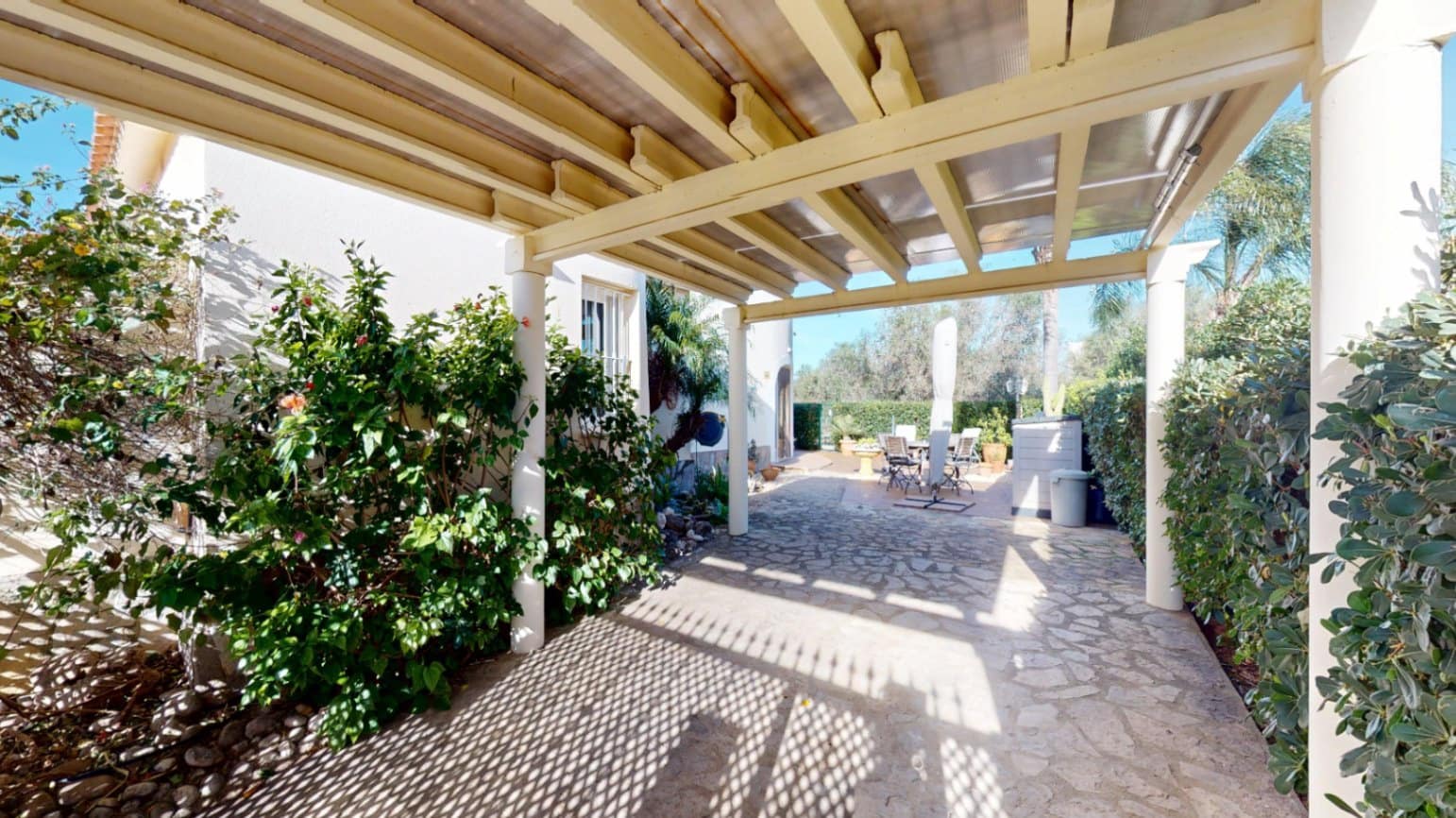 Chalet de 3 habitaciones en Oliva en venta con garaje - 495.000 € (Ref: 9646473)