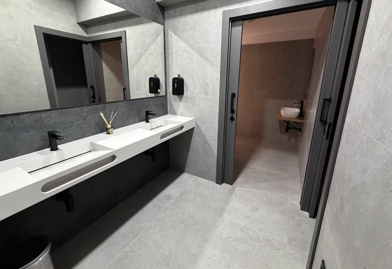 Local Commercial à vendre à Valence ville - 828 000 € (Ref: 9654493)