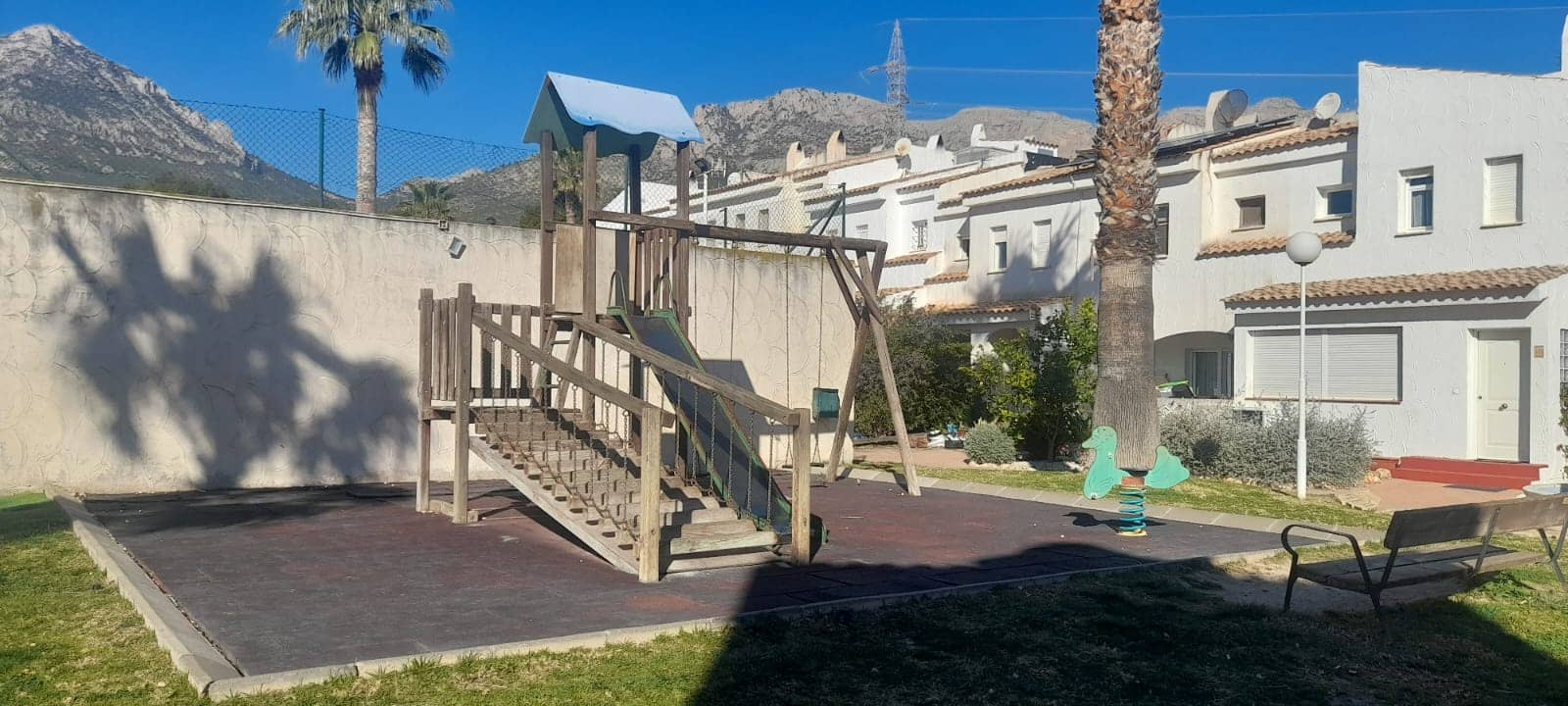 Adosado de 3 habitaciones en La Nucia en venta con piscina garaje - 289.000 € (Ref: 9659796)