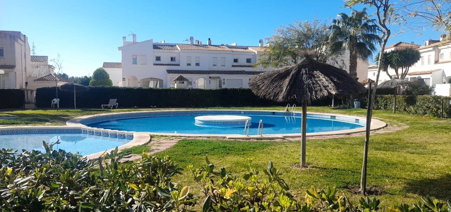 Adosado de 3 habitaciones en La Nucia en venta con piscina garaje - 289.000 € (Ref: 9659796)