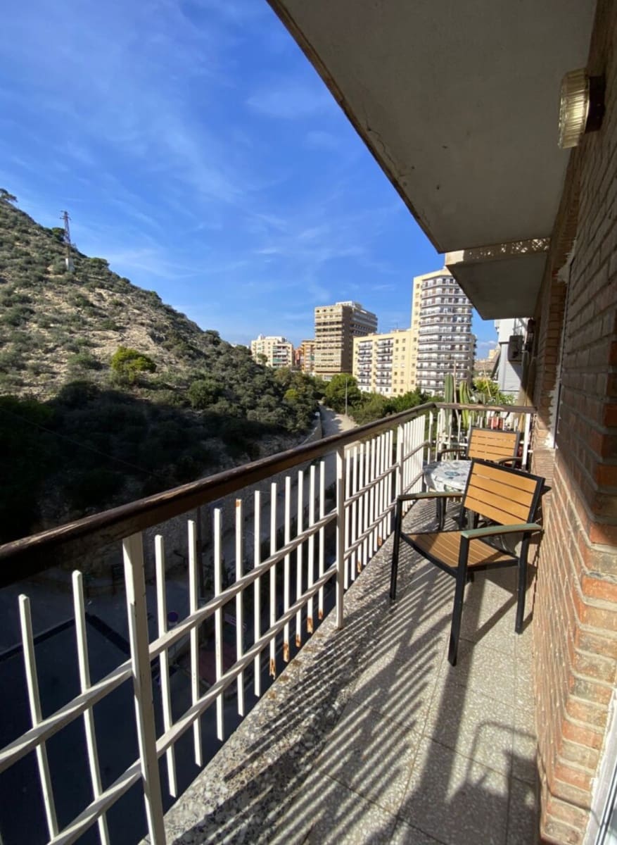 Apartamento de 2 habitaciones en Alicante / Alacant ciudad en venta - 235.000 € (Ref: 9678220)