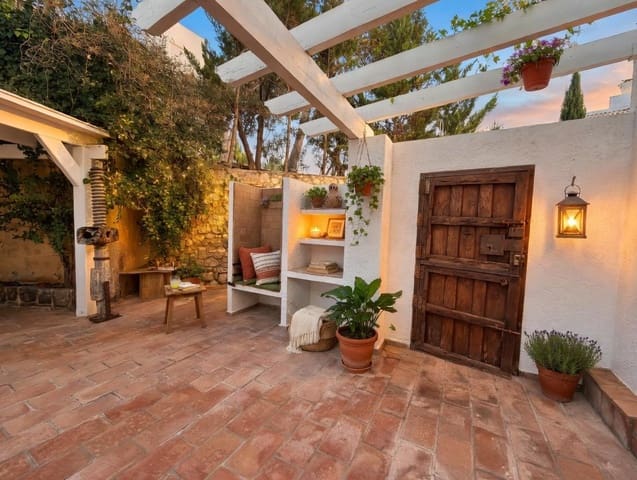 6 soverom Kjedet enebolig til salgs i Altea med svømmebasseng garasje - € 1 450 000 (Ref: 9685275)