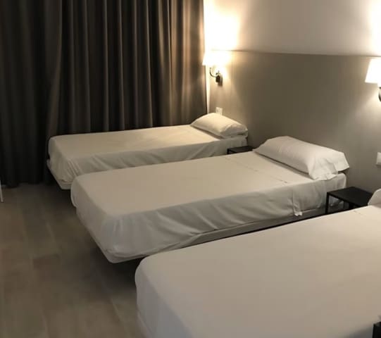 Hotel de 43 habitaciones en Centro Urbano, Benidorm en venta - 4.876.000 € (Ref: 9708014)