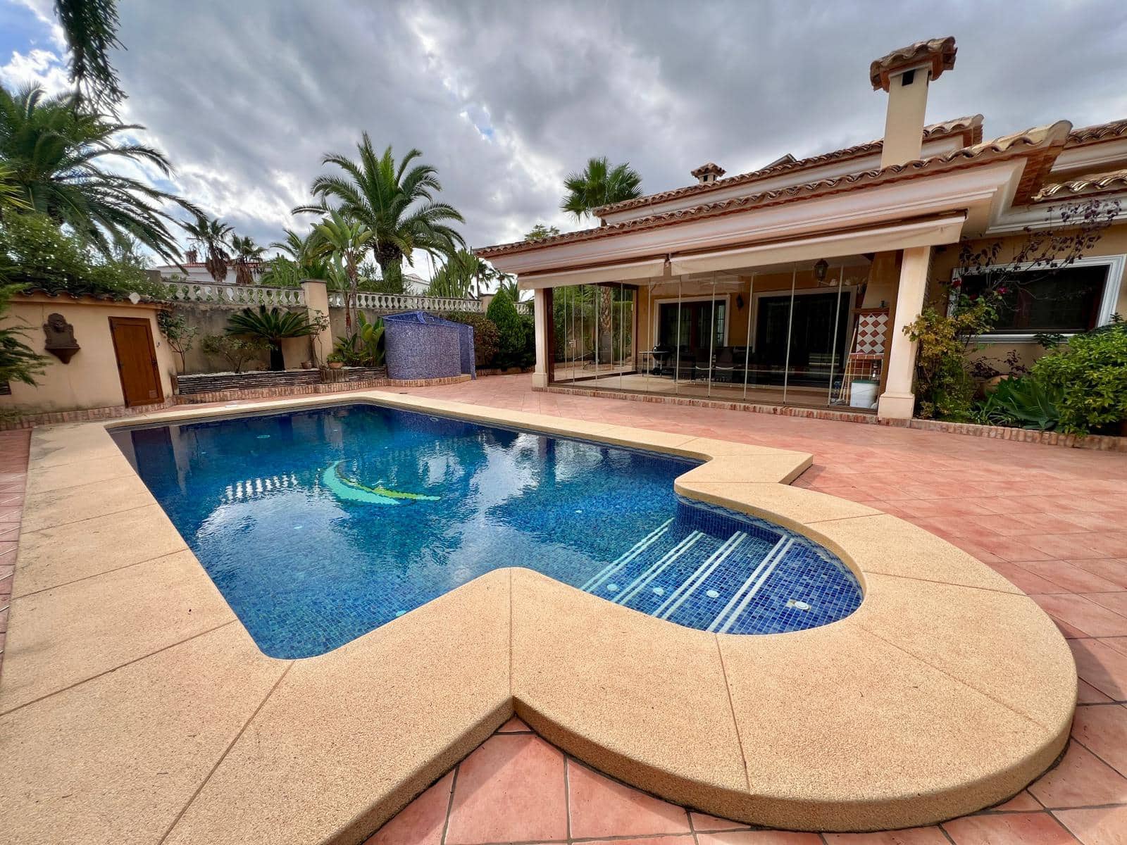 4 soverom Villa til salgs i Albir med svømmebasseng garasje - € 2 150 000 (Ref: 9747250)