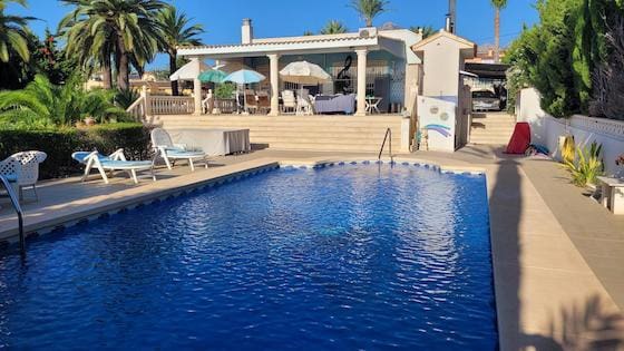 5 sovrum Villa till salu i Pueblo - Urbanizaciones, Alfaz del Pi / L'Alfàs del Pi med pool garage - 635 000 € (Ref: 9751279)