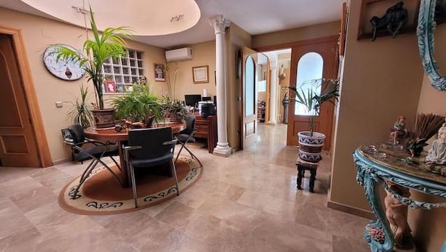 5 sovrum Villa till salu i Pueblo - Urbanizaciones, Alfaz del Pi / L'Alfàs del Pi med pool garage - 635 000 € (Ref: 9751279)