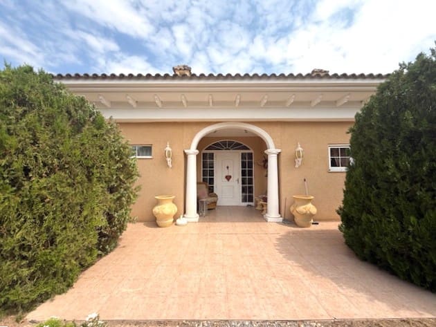 Chalet de 5 habitaciones en Alfaz del Pi / L'Alfàs del Pi en venta con piscina garaje - 813.000 € (Ref: 9751280)